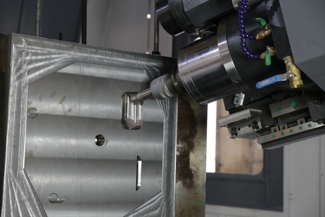 為什么臺翰機械的深孔機床是敞開式結(jié)構(gòu)？