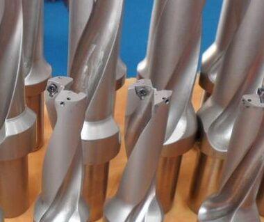 深孔鉆導向套結(jié)構(gòu) 受孔徑有尺寸限制